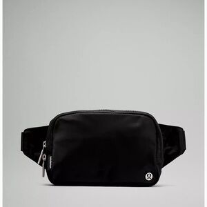 Lululemon Everywhere belt bag Black